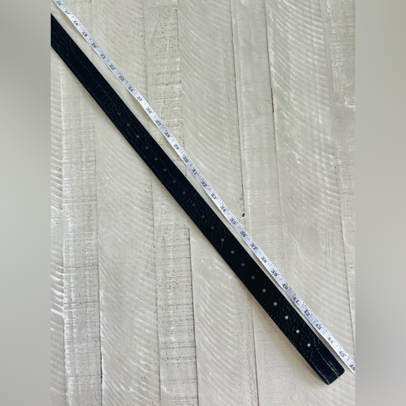 Anne Fontaine Women’s Glossy Croc-Embossed Leather Belt with Bow Style Buckle - Picture 9 of 12